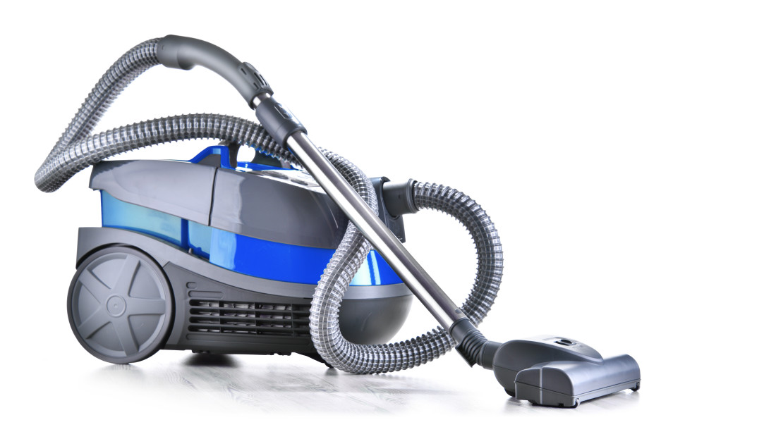 Canister vacuum cleaner